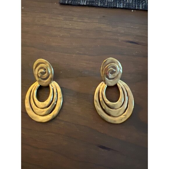 Vintage Hammered Gold Tone Dangle Pierced Earrings - Picture 4 of 6